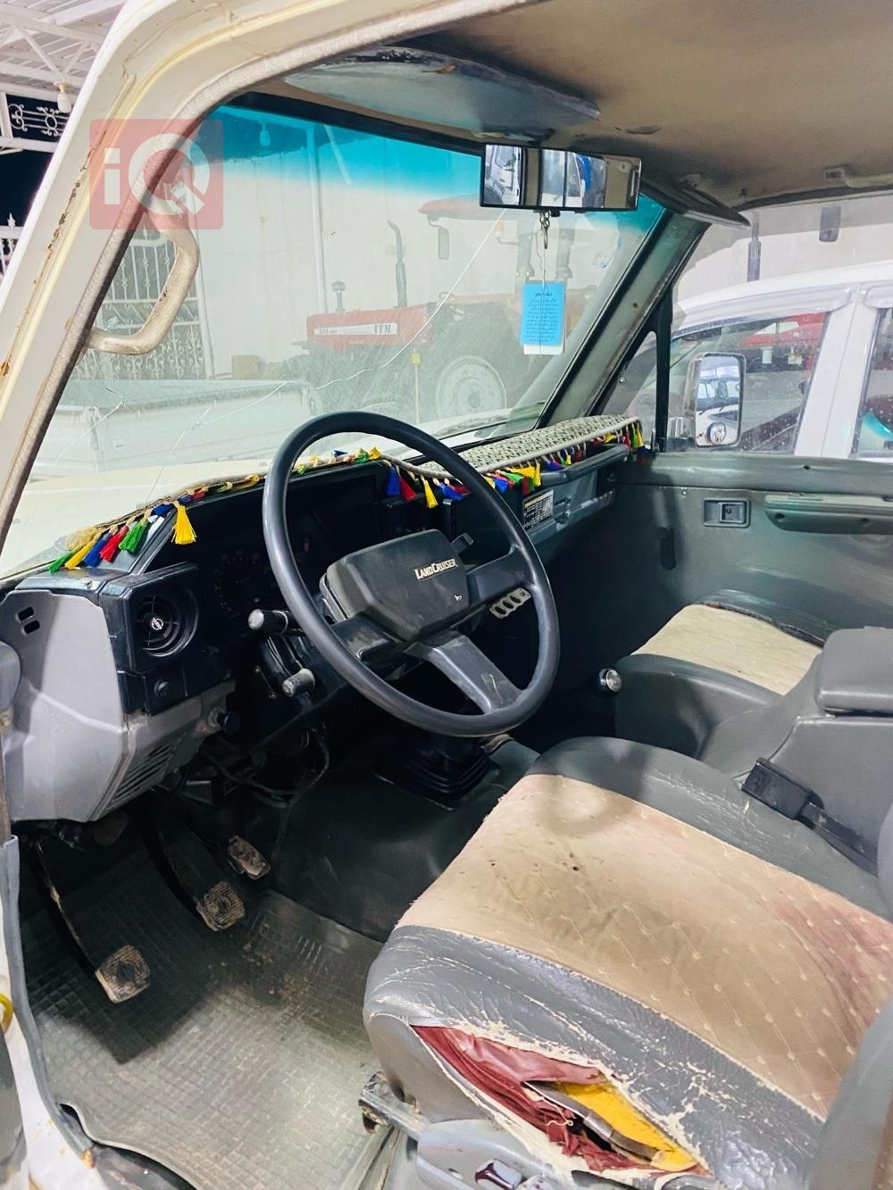 تويوتا لاند كروزر 70 بيك اب